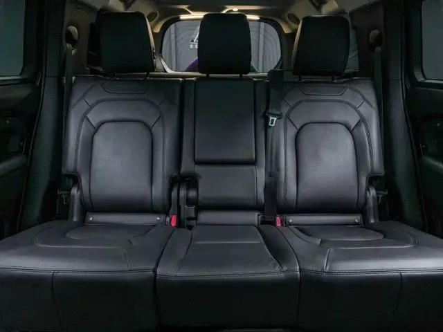 Land Rover Defender — Фото автомобиля 14