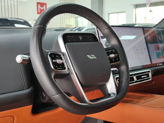 Li Auto L8 — Фото автомобиля 10