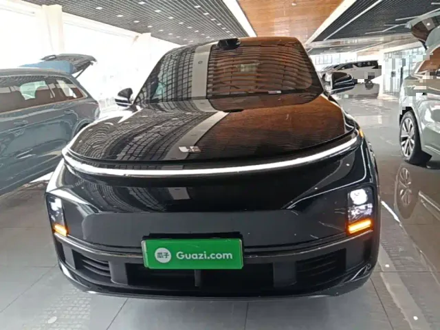 Li Auto L8 — Фото автомобиля 2
