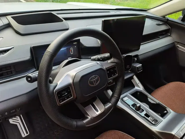 Toyota Wildlander — Фото автомобиля 10