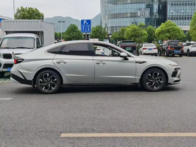 Hyundai Sonata — Фото автомобиля 8
