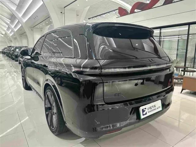 Li Auto L8 — Фото автомобиля 17