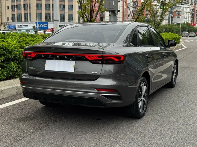 Geely Emgrand — Фото автомобиля 24