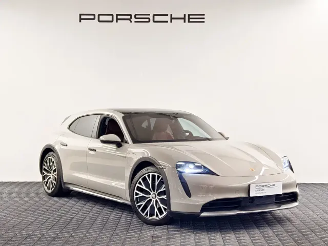 Porsche Taycan — Фото автомобиля 3