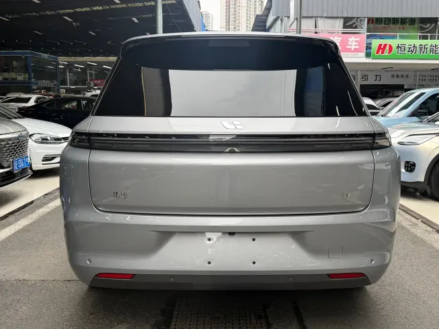 Li Auto L8 — Фото автомобиля 5