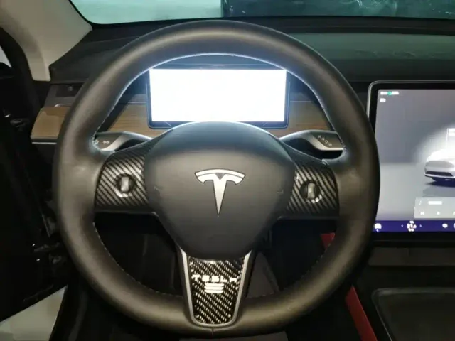 Tesla Model Y — Фото автомобиля 10