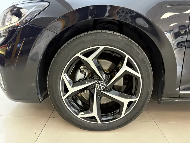 Volkswagen Passat — Фото автомобиля 13