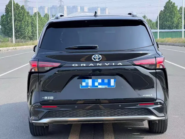 Toyota Granvia — Фото автомобиля 20