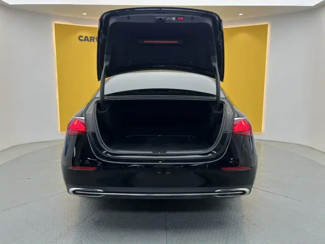 Mercedes-Benz E-Class — Фото автомобиля 6