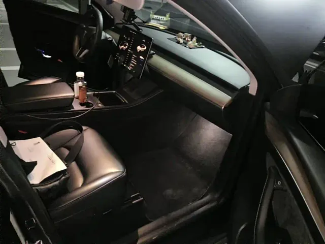 Tesla Model Y — Фото автомобиля 13