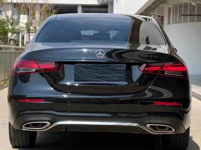Mercedes-Benz E-Class — Фото автомобиля 5