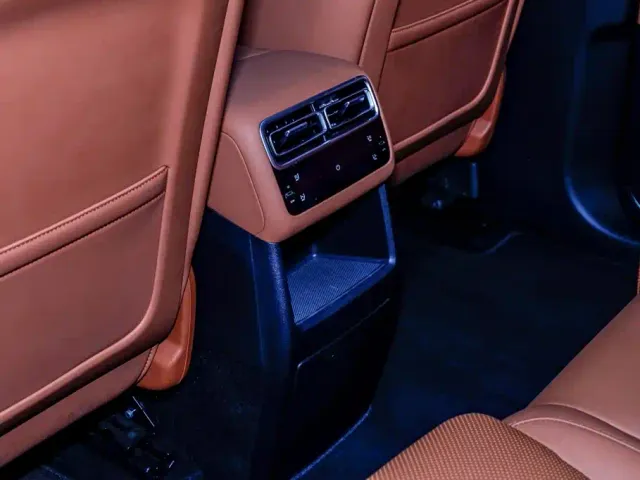 Li Auto L6 — Фото автомобиля 11