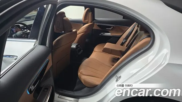 Mercedes-Benz E-Class — Фото автомобиля 24