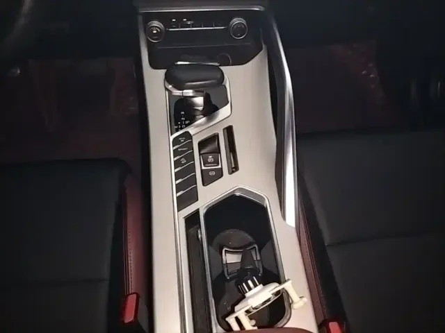 Geely Binyue — Фото автомобиля 13