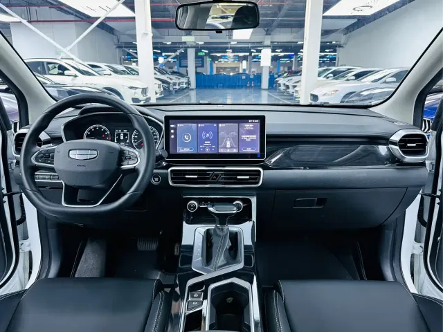 Geely Binyue — Фото автомобиля 6