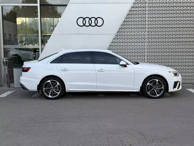 Audi A4L — Фото автомобиля 3