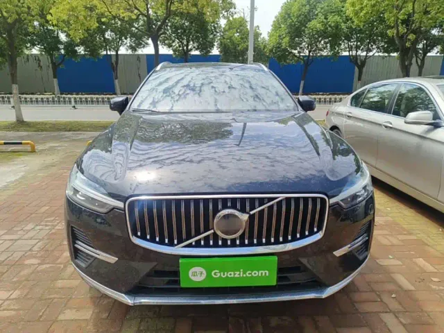 Volvo XC60 — Фото автомобиля 2