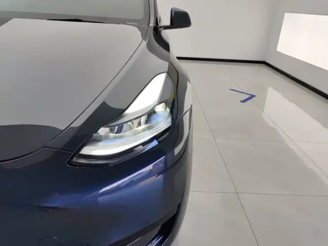 Tesla Model Y — Фото автомобиля 5