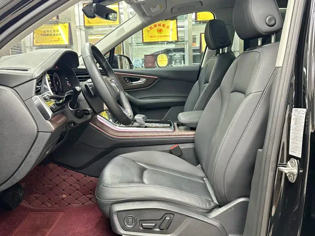 Audi Q7 — Фото автомобиля 10