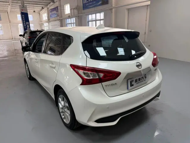 Nissan Tiida — Фото автомобиля 6