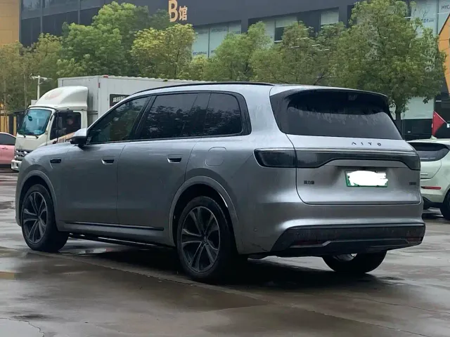 Aito M8 — Фото автомобиля 18