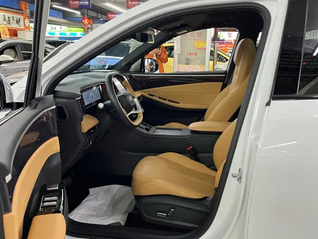 Geely Galaxy Galaxy L7 2023 1.5T 115km MAX — Фото автомобиля 7
