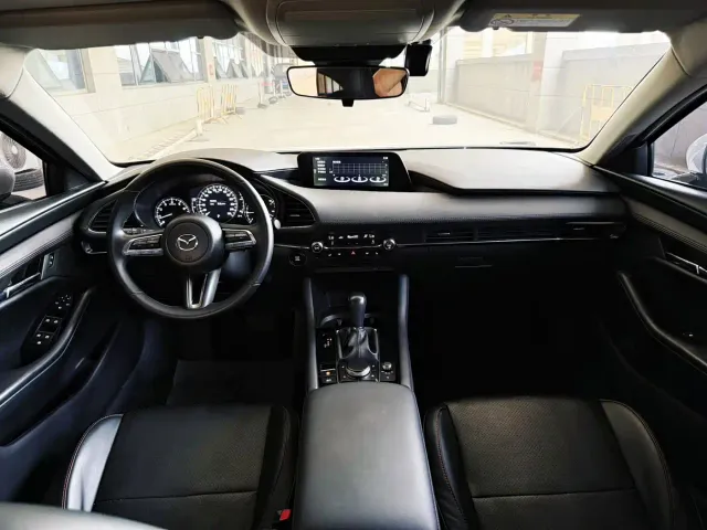 Mazda Axela — Фото автомобиля 8