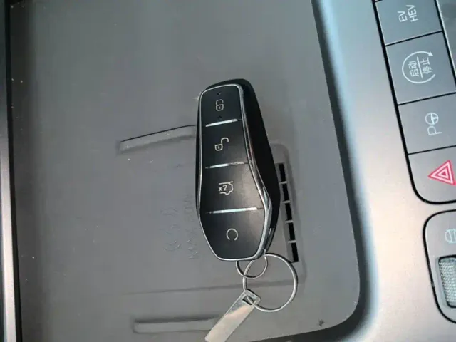 BYD Seal 07 DM-i — Фото автомобиля 8