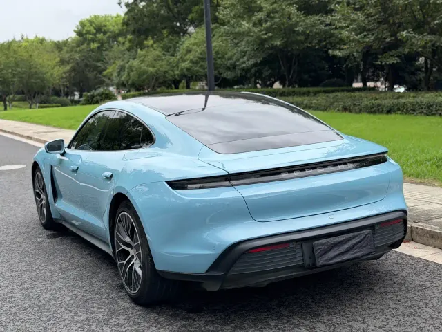 Porsche Taycan — Фото автомобиля 4