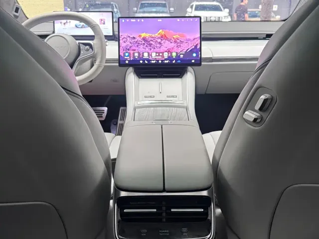 Luxeed S7 — Фото автомобиля 15