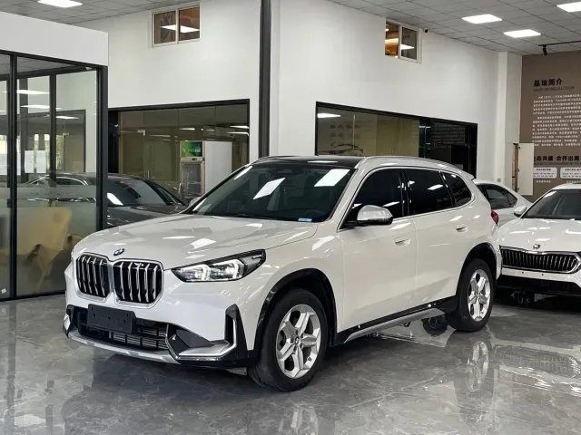 Фотография автомобиля — BMW X1