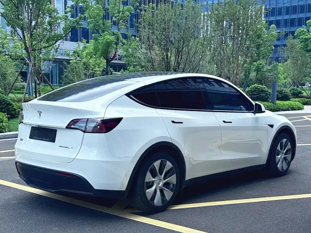 Tesla Model Y 2022 Facelift Rear-Wheel Drive Version — Фото автомобиля 9