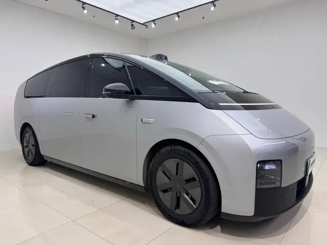 Li Auto MEGA — Фото автомобиля 3