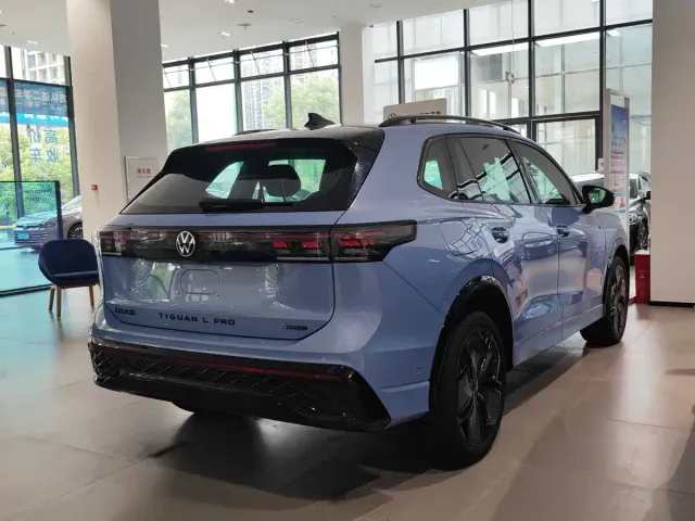 Volkswagen Tiguan L — Фото автомобиля 9