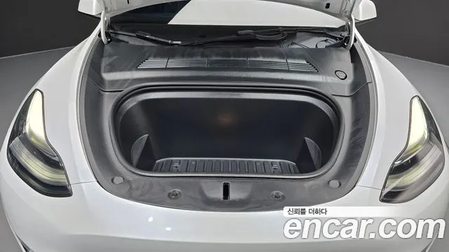 Tesla Model Y — Фото автомобиля 5