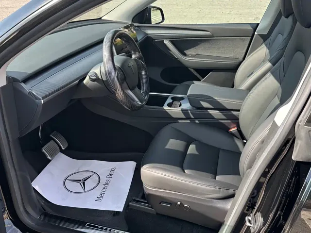 Tesla Model Y — Фото автомобиля 4