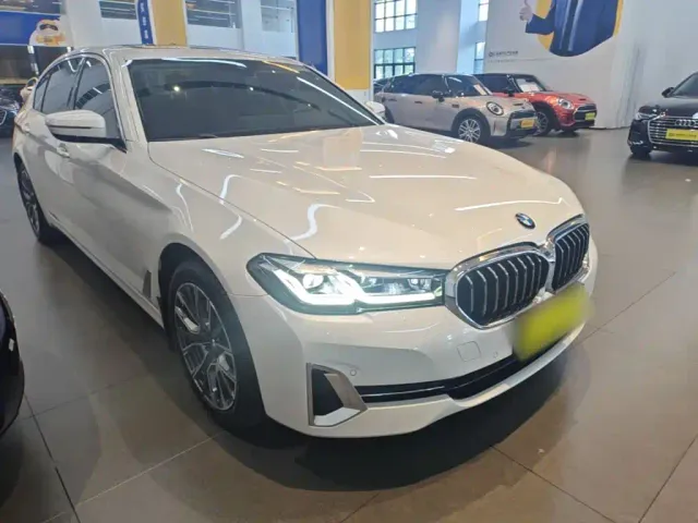 BMW 5 Series — Фото автомобиля 3