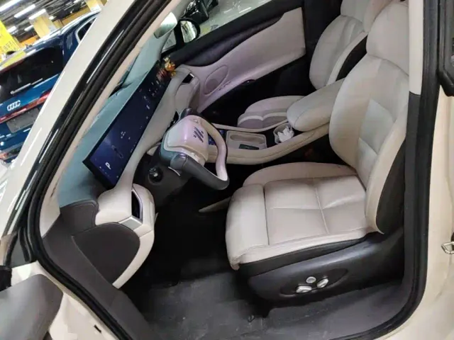 IM Motors LS6 — Фото автомобиля 10
