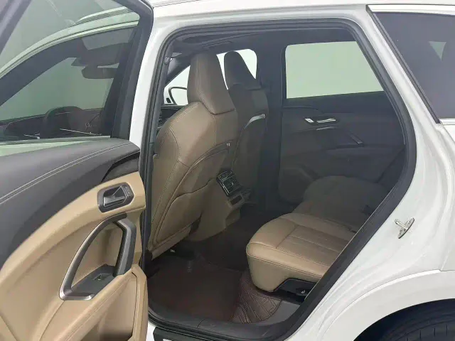 Audi Q5L — Фото автомобиля 5