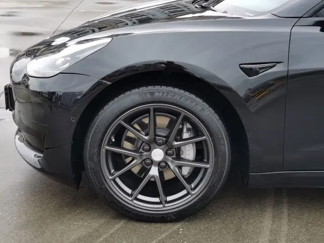 Tesla Model 3 — Фото автомобиля 3