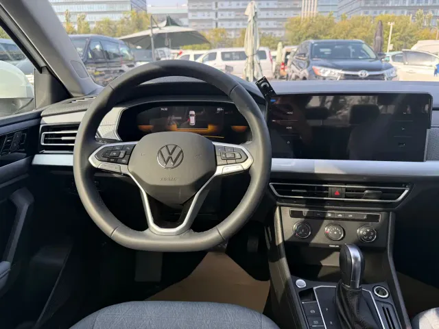 Volkswagen Lavida — Фото автомобиля 11
