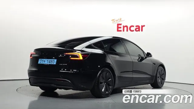Tesla Model 3 — Фото автомобиля 2