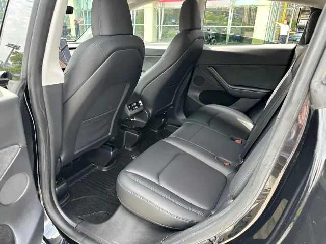 Tesla Model Y — Фото автомобиля 17