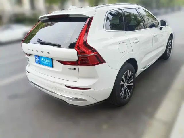 Volvo XC60 — Фото автомобиля 2