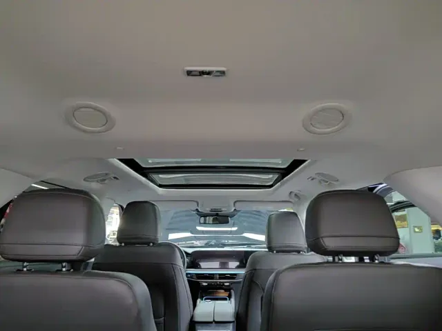 Ford Explorer — Фото автомобиля 17