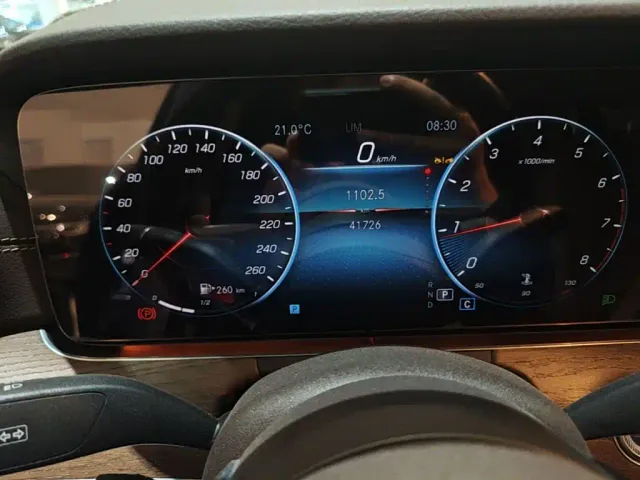 Mercedes-Benz E-Class — Фото автомобиля 11