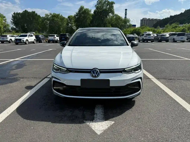 Volkswagen Golf — Фото автомобиля 15
