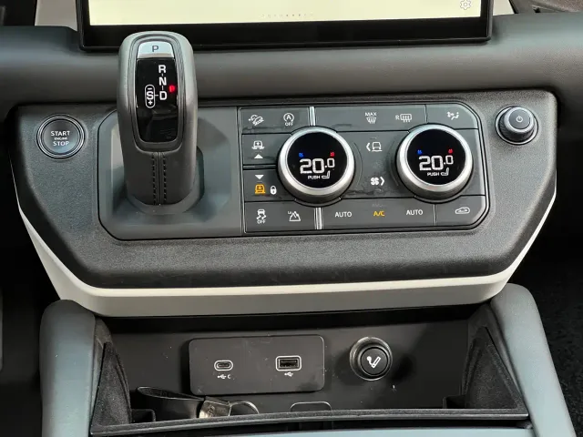 Land Rover Defender — Фото автомобиля 19
