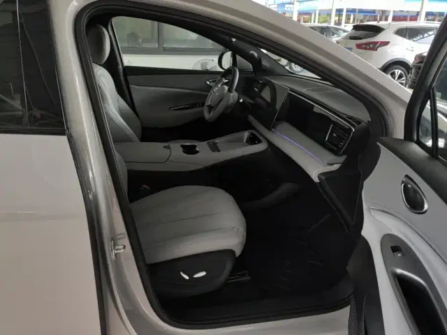BYD Sealion 06 — Фото автомобиля 8