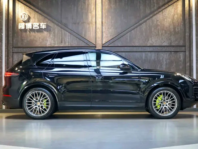 Porsche Cayenne — Фото автомобиля 20
